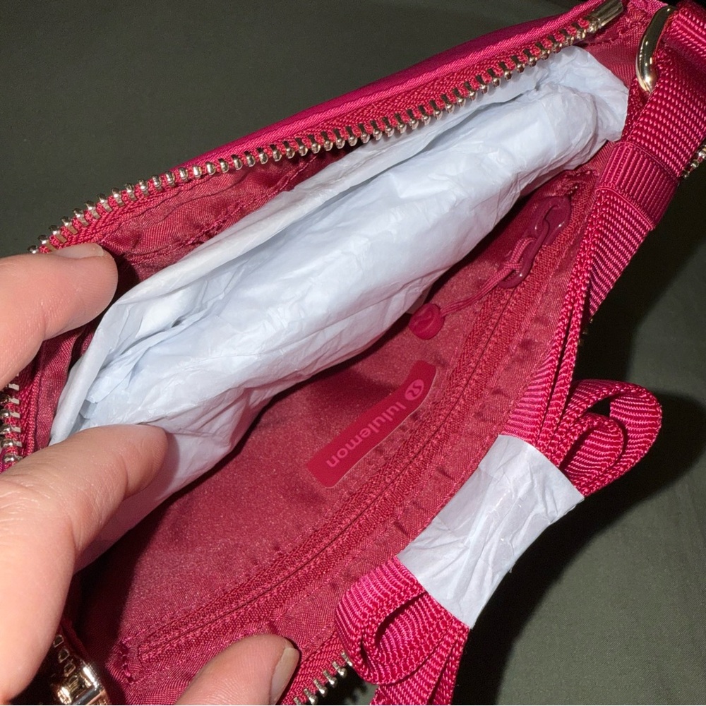 Lulu Lemon City Essentials Mini Shoulder Bag 1L - Picture 12 of 13